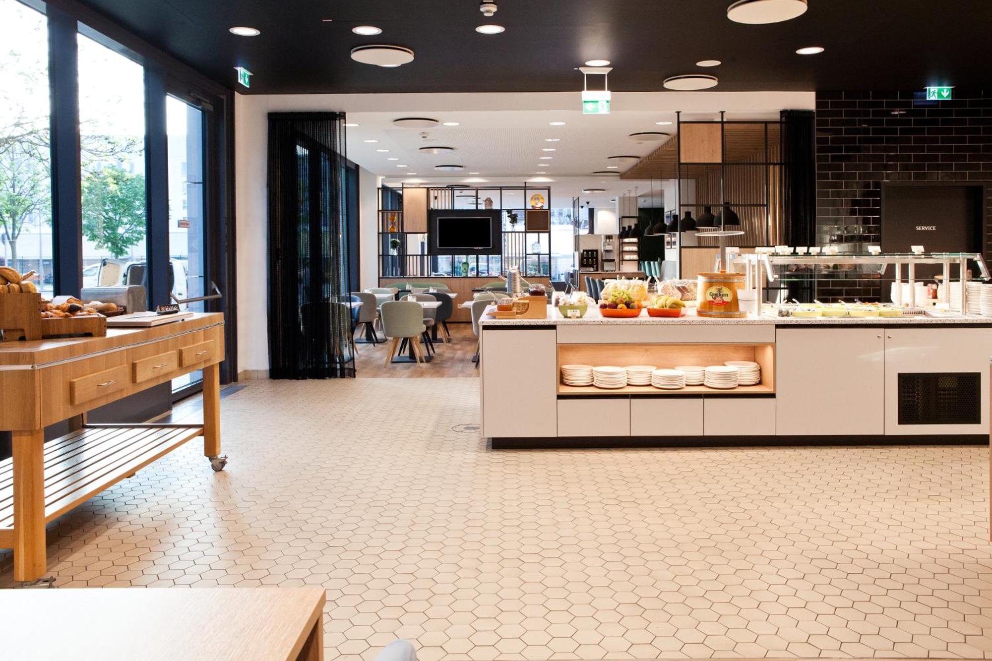 Holiday Inn Berlin City East Side By Ihg Exterior photo