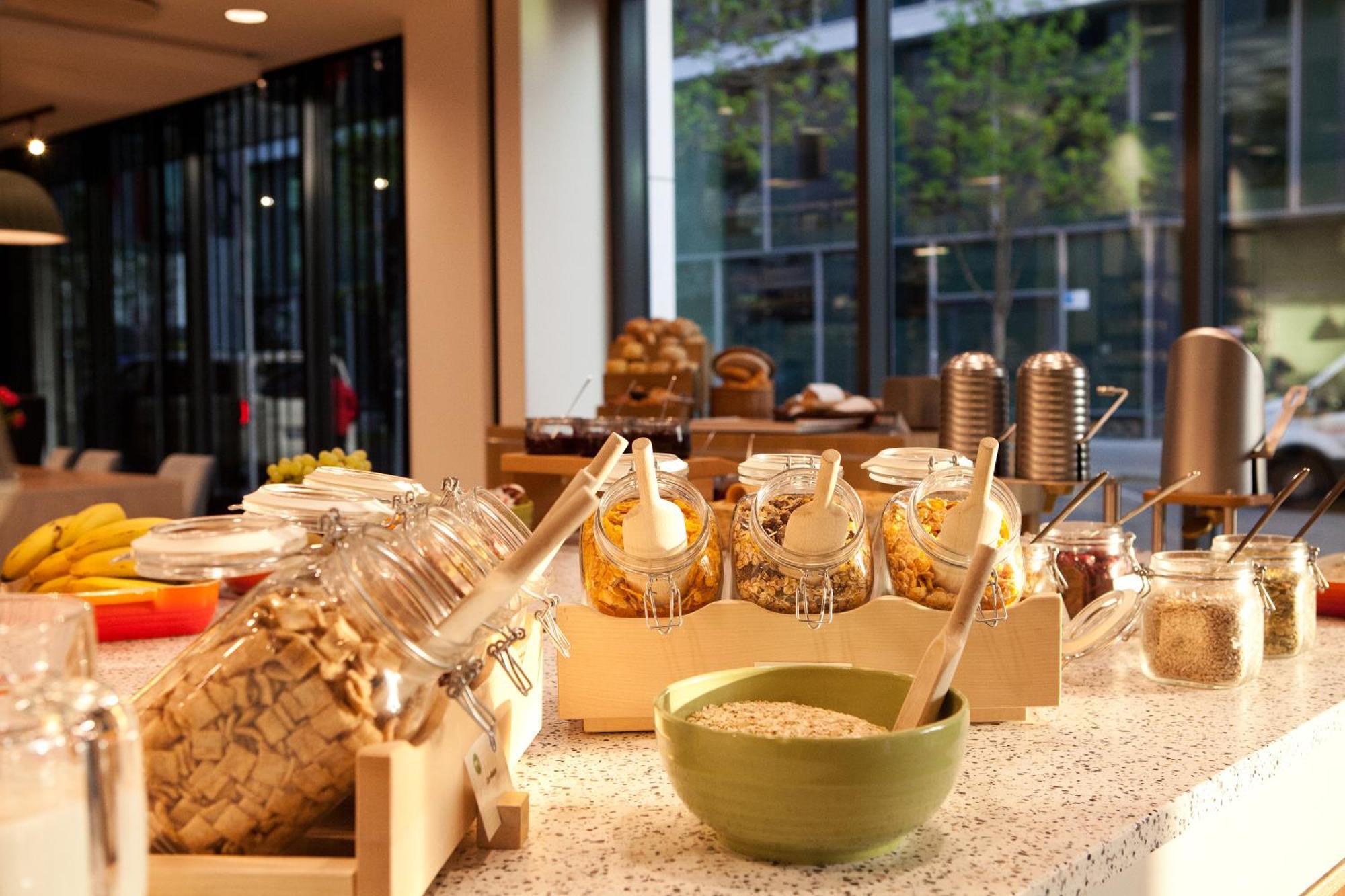 Holiday Inn Berlin City East Side By Ihg Exterior photo