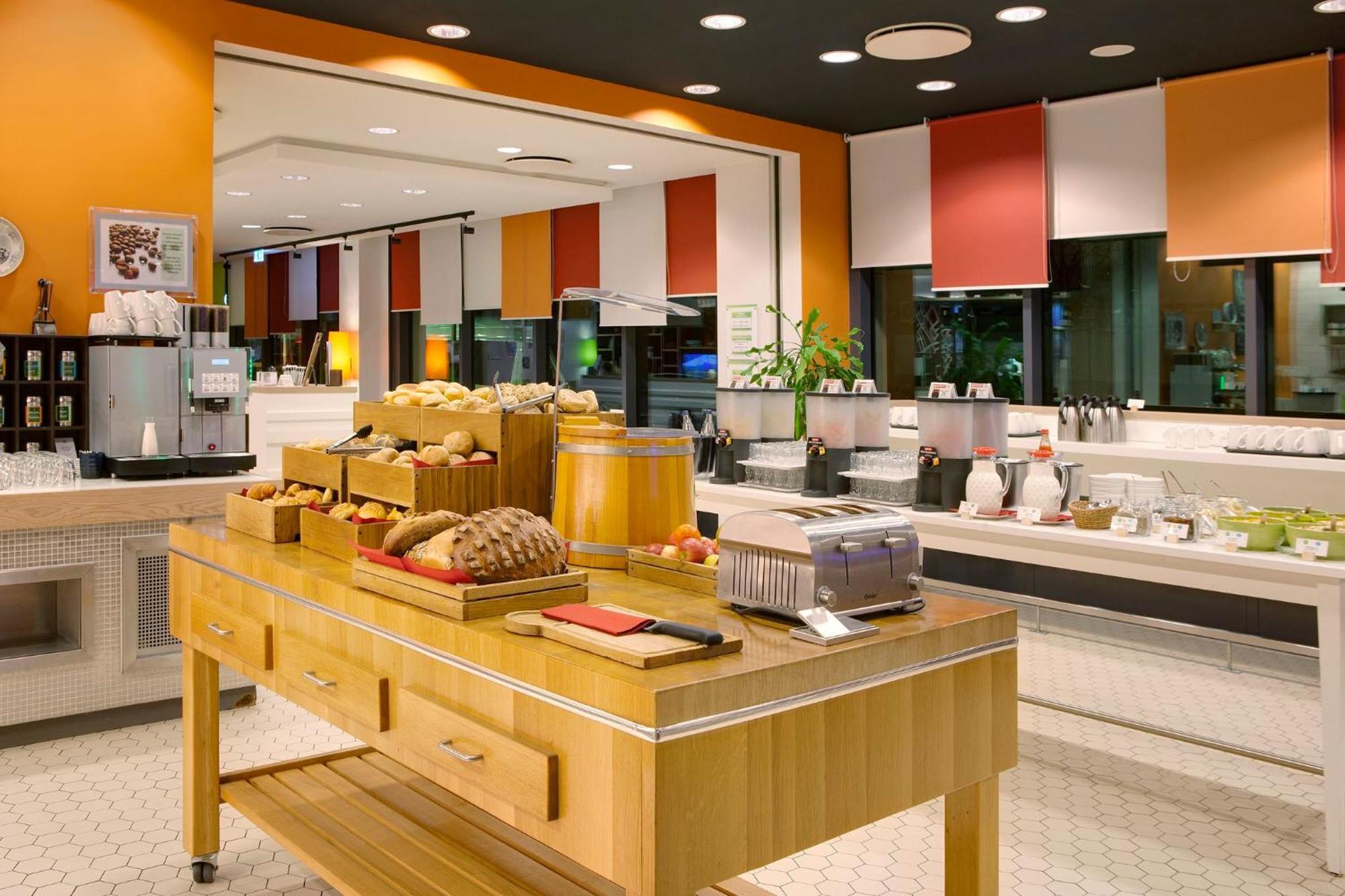 Holiday Inn Berlin City East Side By Ihg Exterior photo